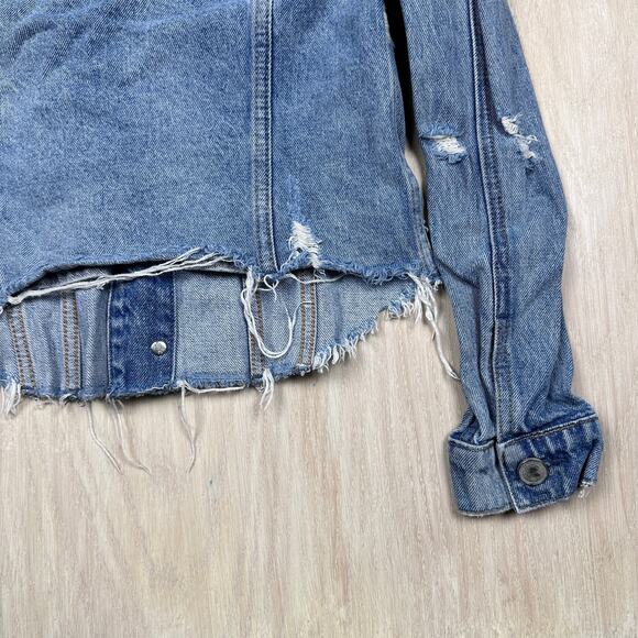 BLANK NYC Blue Raw Hem Distressed Denim Casual Button Front Trucker Jacket XS - Picture 7 of 13